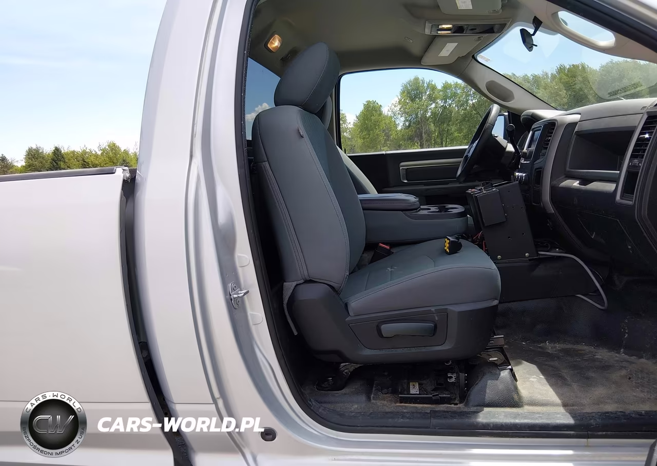 2018 Ram 2500 Tradesman 4X4 8' Box VIN:3C6LR5ATXJG363595 - 8