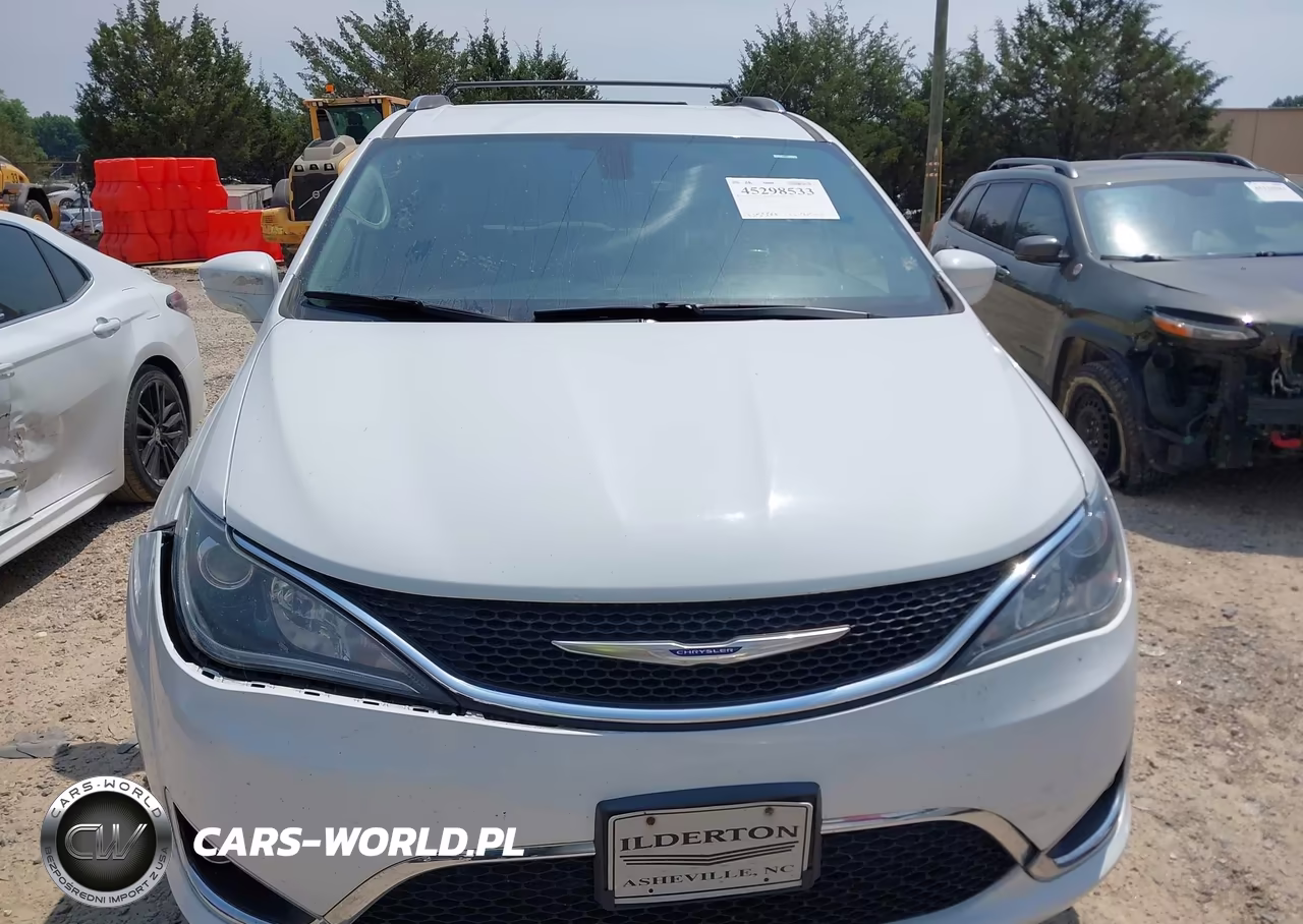 2019 Chrysler Pacifica Touring L VIN:2C4RC1BG8KR537433 - 12