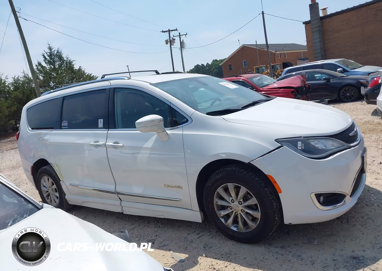 2019 Chrysler Pacifica Touring L VIN:2C4RC1BG8KR537433 - 13