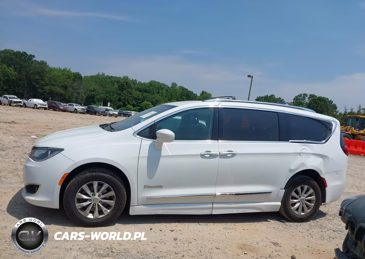 2019 Chrysler Pacifica Touring L VIN:2C4RC1BG8KR537433 - 14