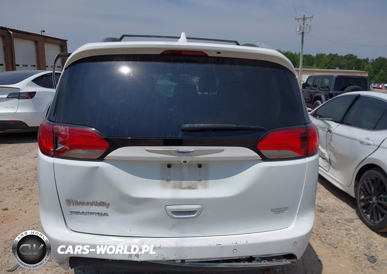 2019 Chrysler Pacifica Touring L VIN:2C4RC1BG8KR537433 - 16
