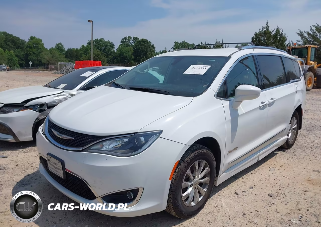 2019 Chrysler Pacifica Touring L VIN:2C4RC1BG8KR537433 - 2