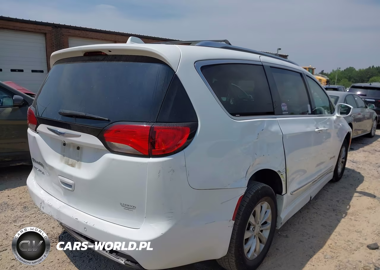 2019 Chrysler Pacifica Touring L VIN:2C4RC1BG8KR537433 - 4