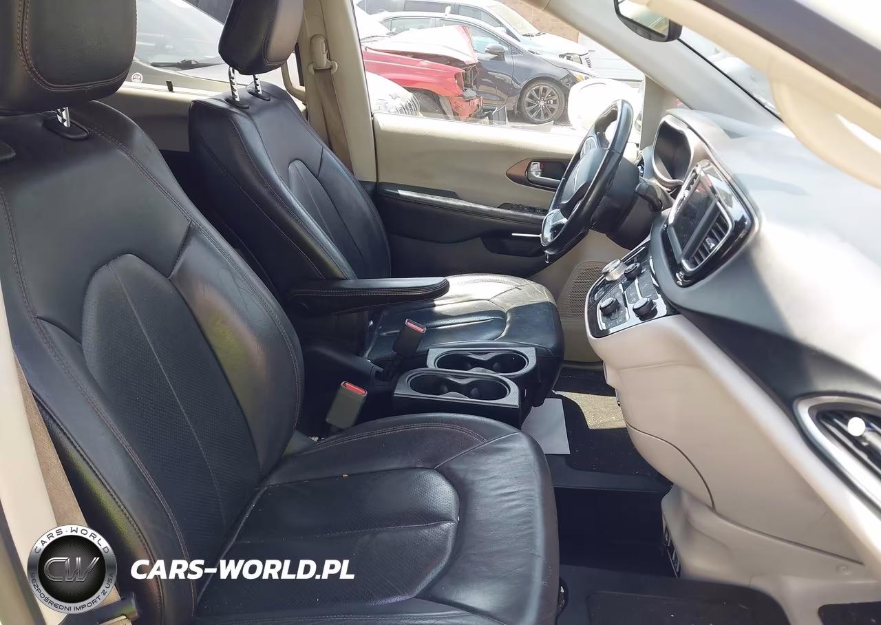 2019 Chrysler Pacifica Touring L VIN:2C4RC1BG8KR537433 - 5