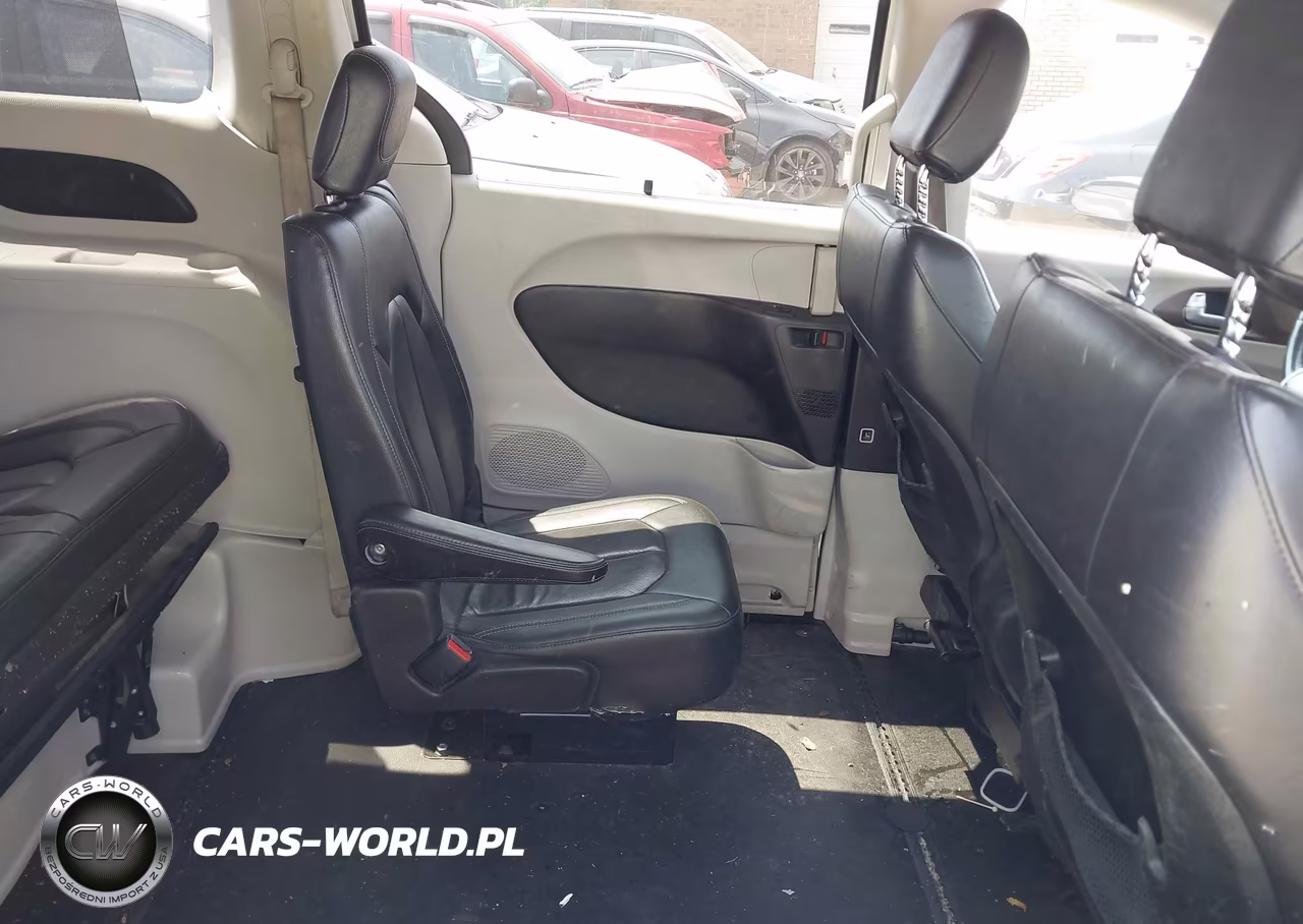 2019 Chrysler Pacifica Touring L VIN:2C4RC1BG8KR537433 - 8