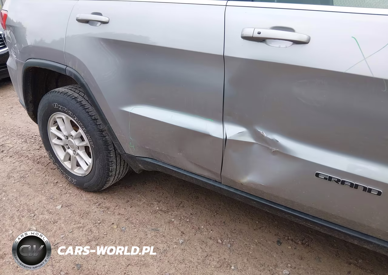2018 Jeep Grand Cherokee Laredo E 4X4 VIN:1C4RJFAG8JC373600 - 17