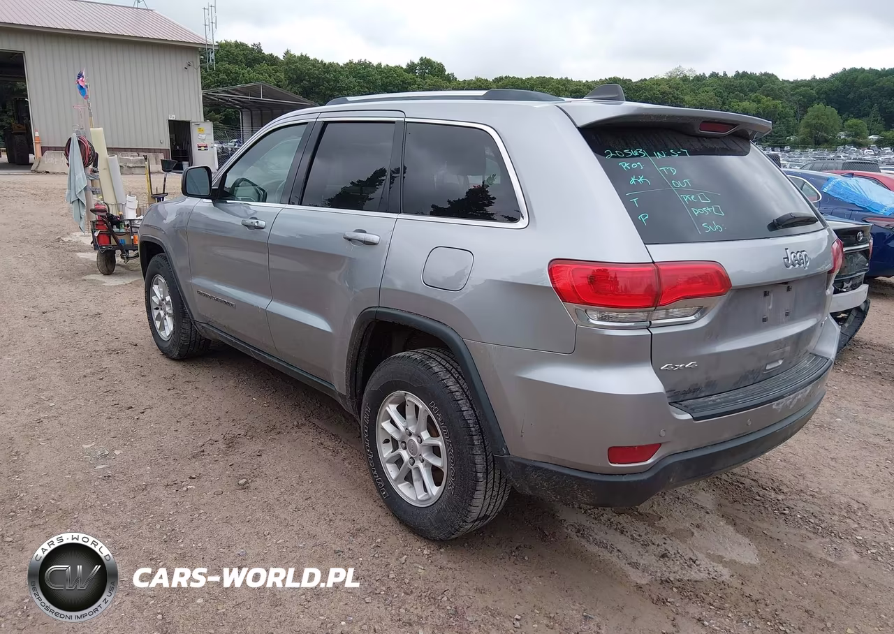 2018 Jeep Grand Cherokee Laredo E 4X4 VIN:1C4RJFAG8JC373600 - 3