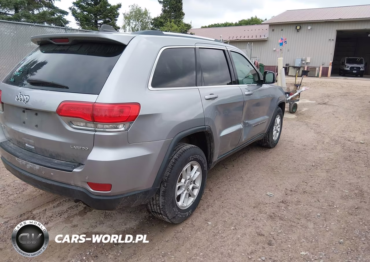 2018 Jeep Grand Cherokee Laredo E 4X4 VIN:1C4RJFAG8JC373600 - 4