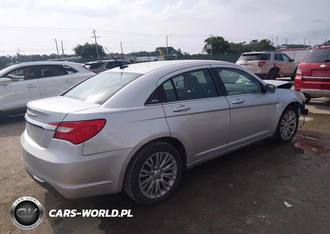 2011 Chrysler 200 Limited VIN:1C3BC2FB5BN500945 - 4