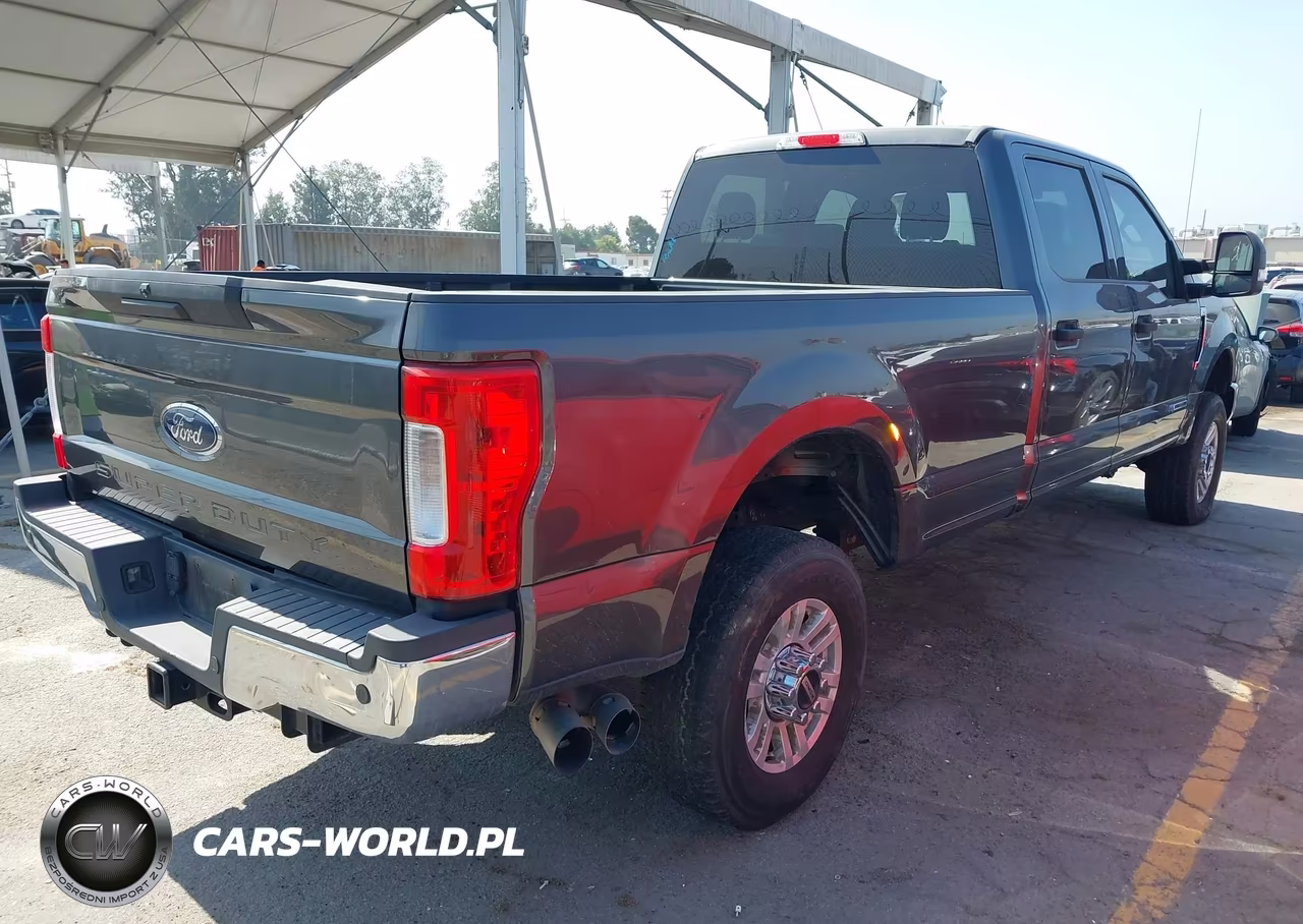 2018 Ford F-350 Xlt VIN:1FT8W3BT4JEC91875 - 4