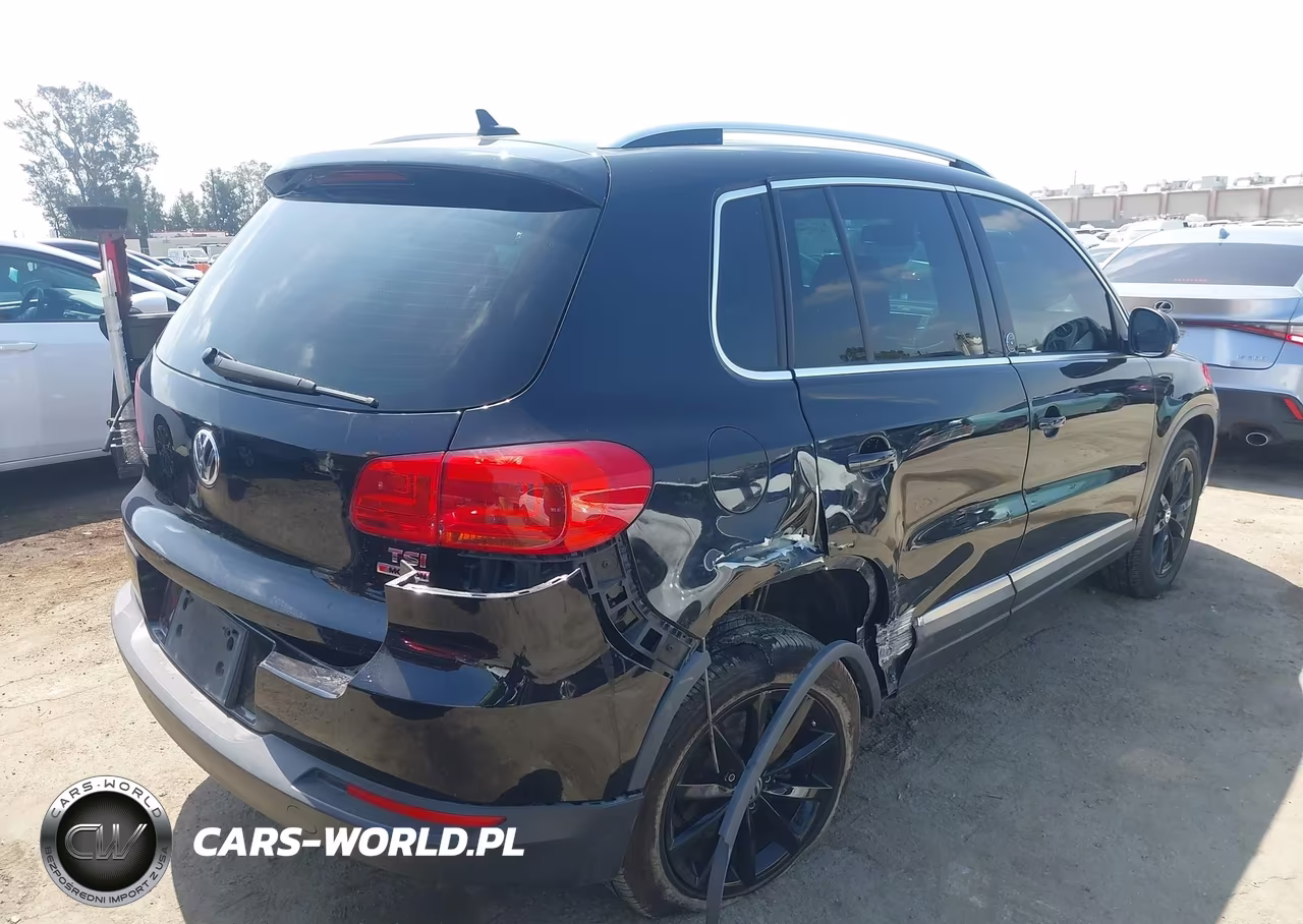 2017 Volkswagen Tiguan 2.0T Wolfsburg Edition VIN:WVGSV7AX4HK001226 - 4
