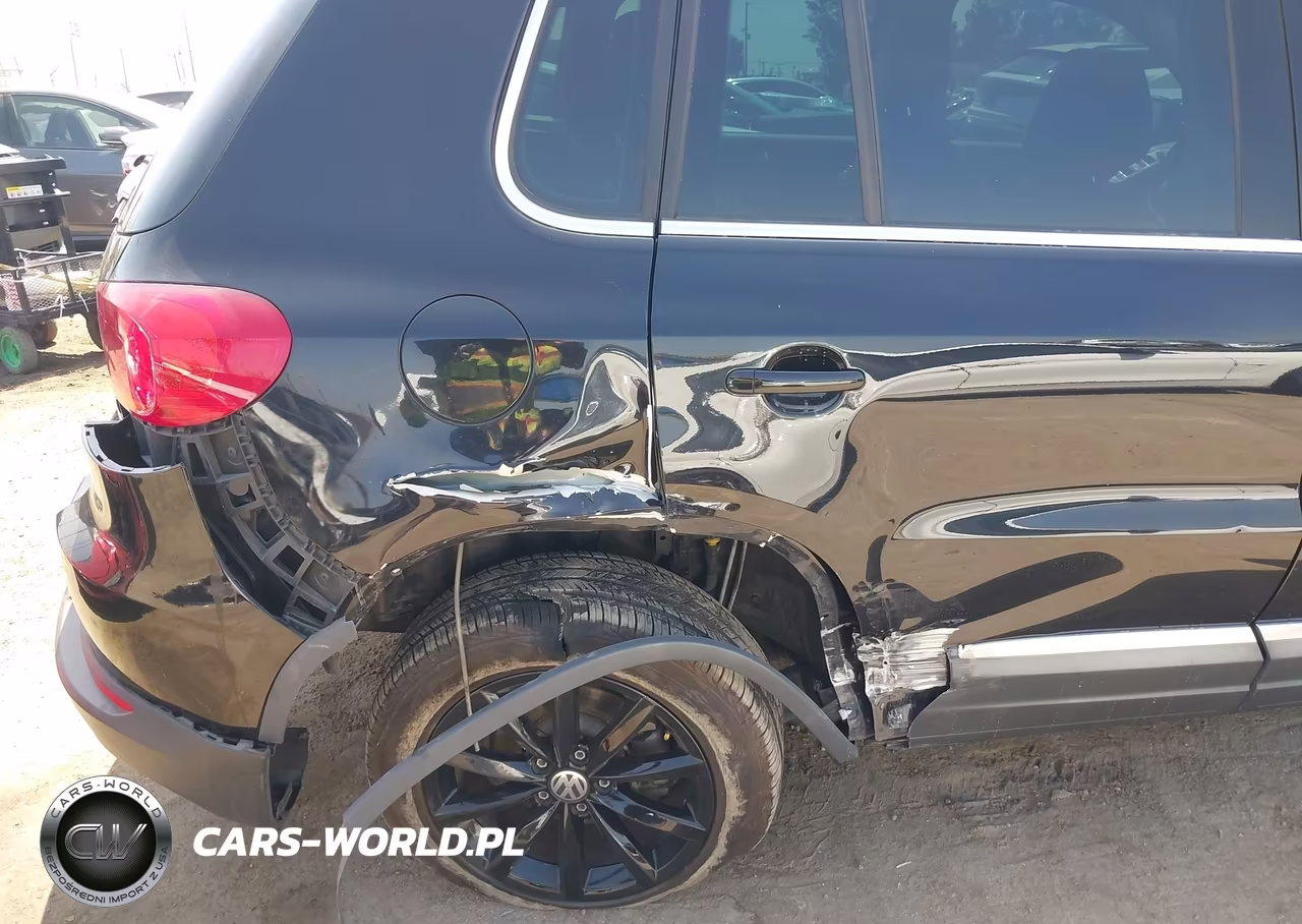 2017 Volkswagen Tiguan 2.0T Wolfsburg Edition VIN:WVGSV7AX4HK001226 - 6