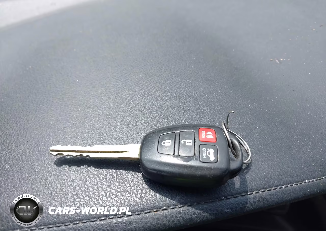 2018 Toyota Corolla Le VIN:5YFBURHE3JP802924 - 11