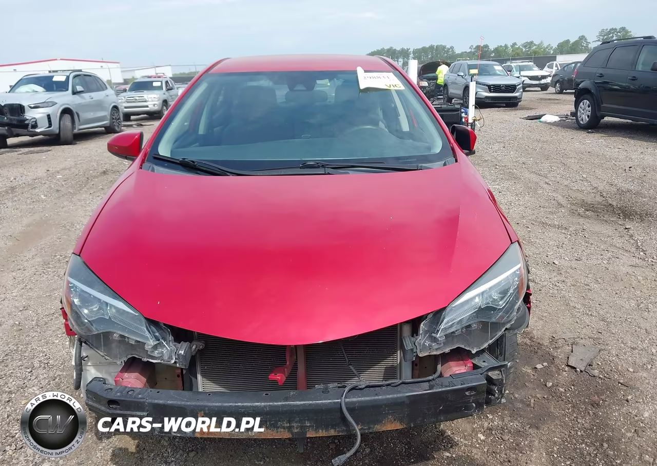 2018 Toyota Corolla Le VIN:5YFBURHE3JP802924 - 13