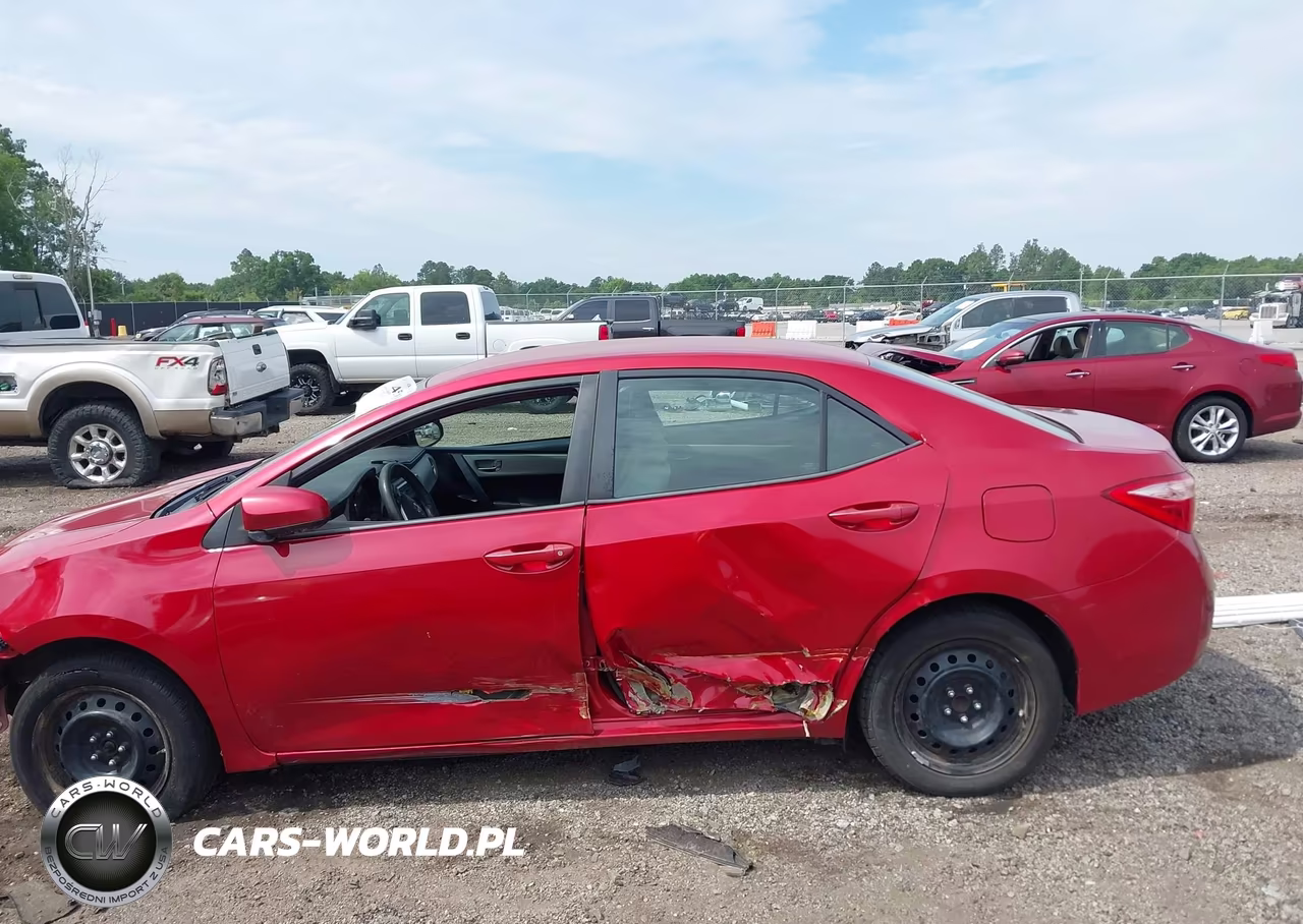 2018 Toyota Corolla Le VIN:5YFBURHE3JP802924 - 15