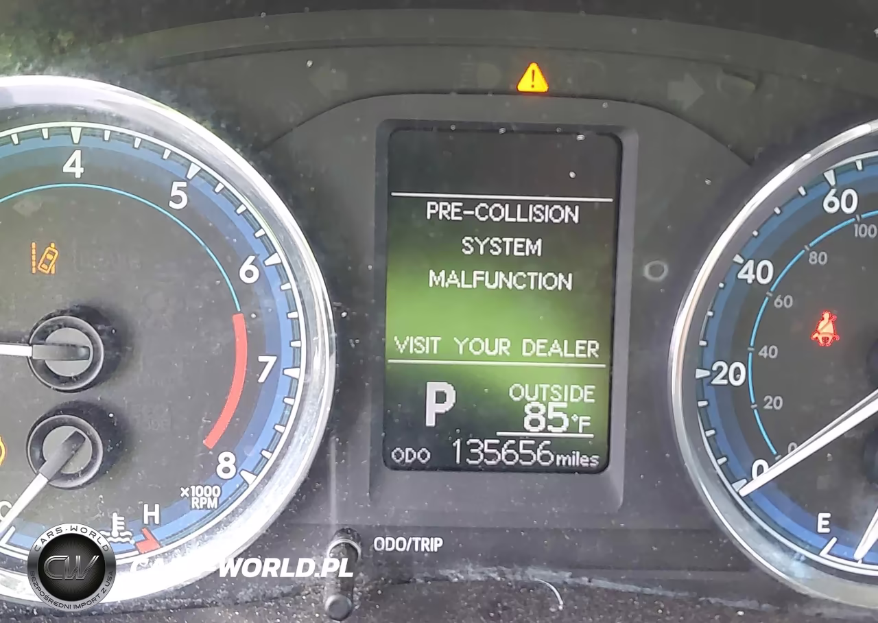 2018 Toyota Corolla Le VIN:5YFBURHE3JP802924 - 16