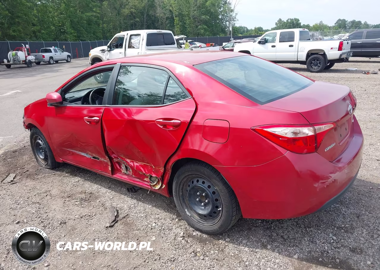 2018 Toyota Corolla Le VIN:5YFBURHE3JP802924 - 3