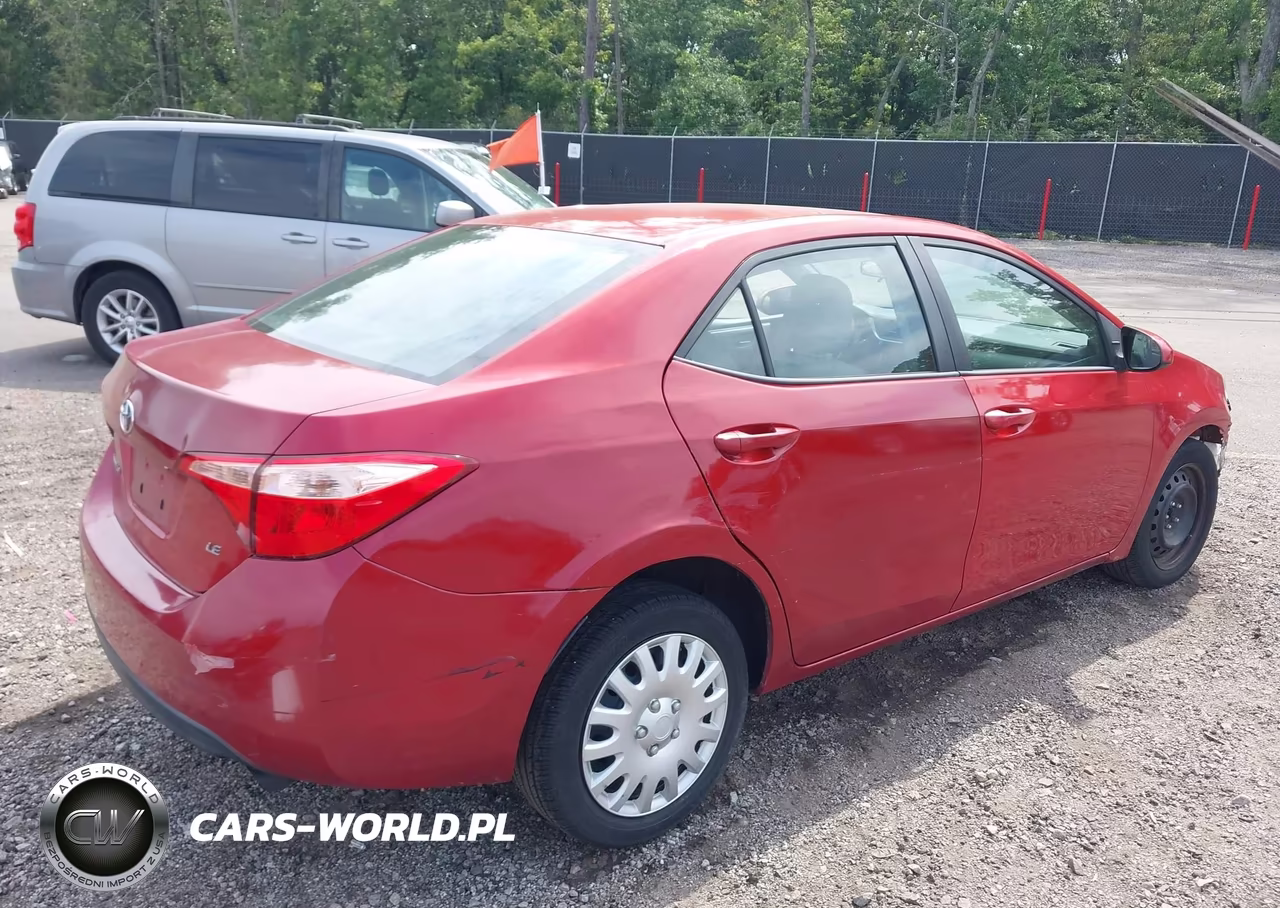 2018 Toyota Corolla Le VIN:5YFBURHE3JP802924 - 4