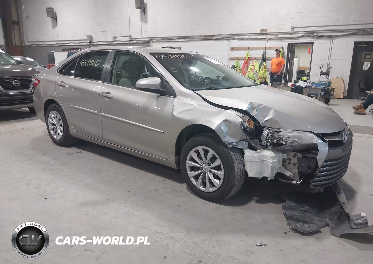 2016 Toyota Camry Le – zdjęcie 1 z 16