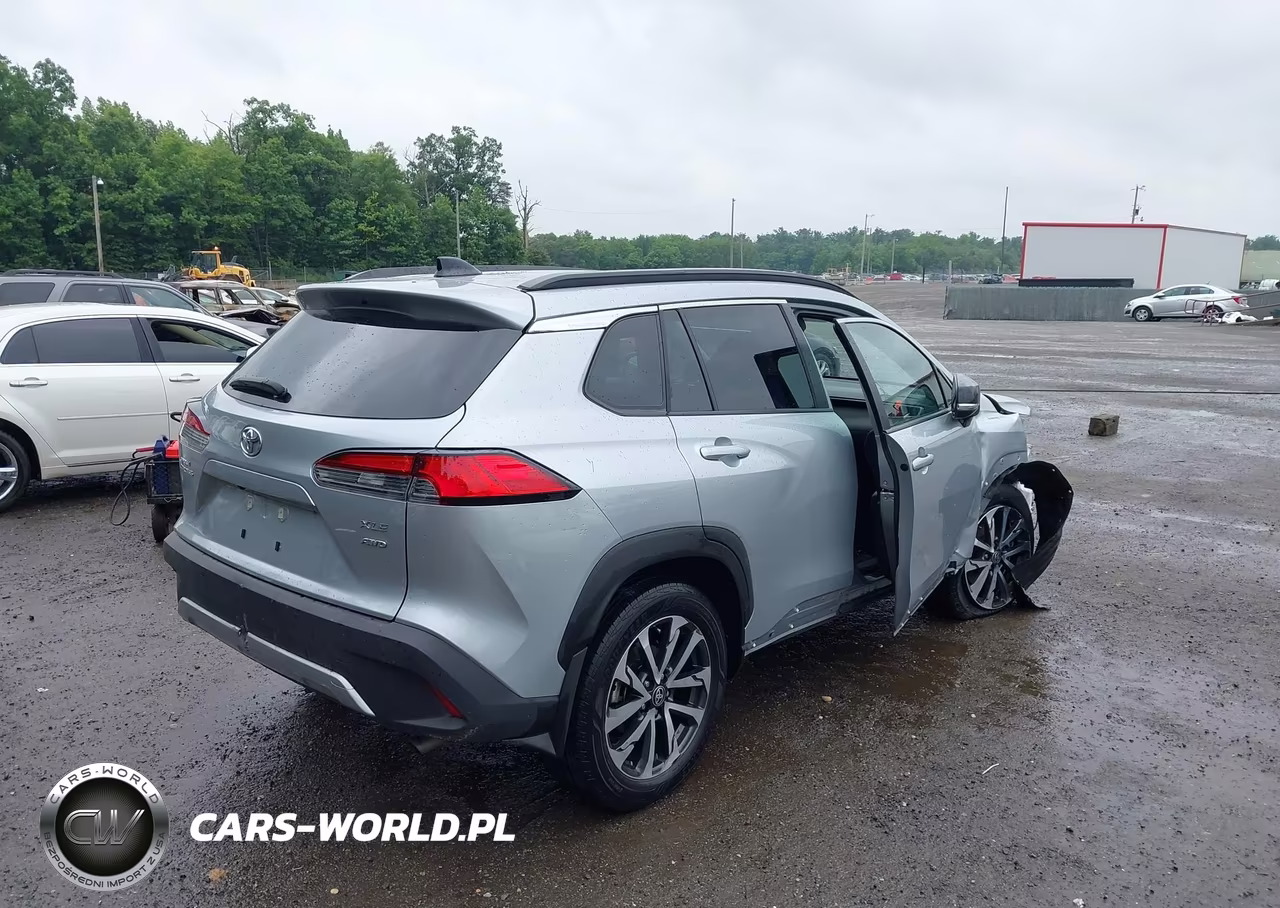 2025 Toyota Corolla Cross Xle VIN:7MUEAABGXSV128013 - 4