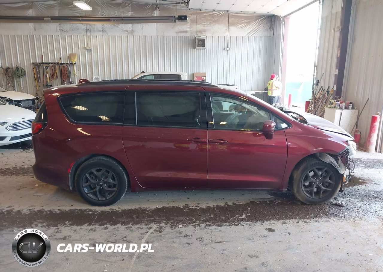 2018 Chrysler Pacifica Touring L VIN:2C4RC1BG2JR194598 - 13