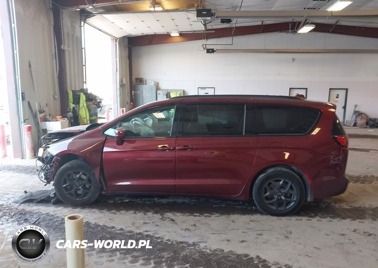 2018 Chrysler Pacifica Touring L VIN:2C4RC1BG2JR194598 - 14