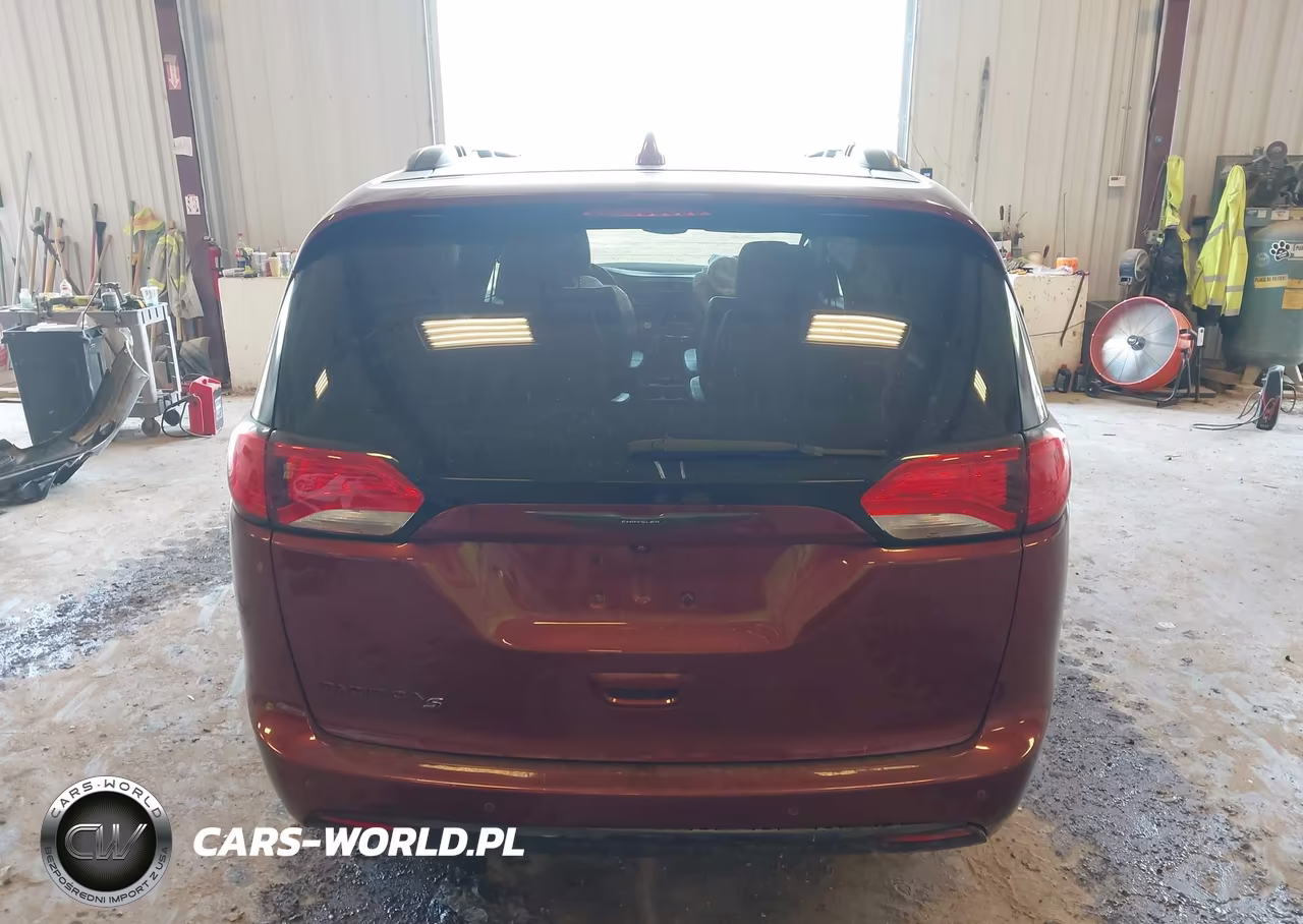 2018 Chrysler Pacifica Touring L VIN:2C4RC1BG2JR194598 - 16