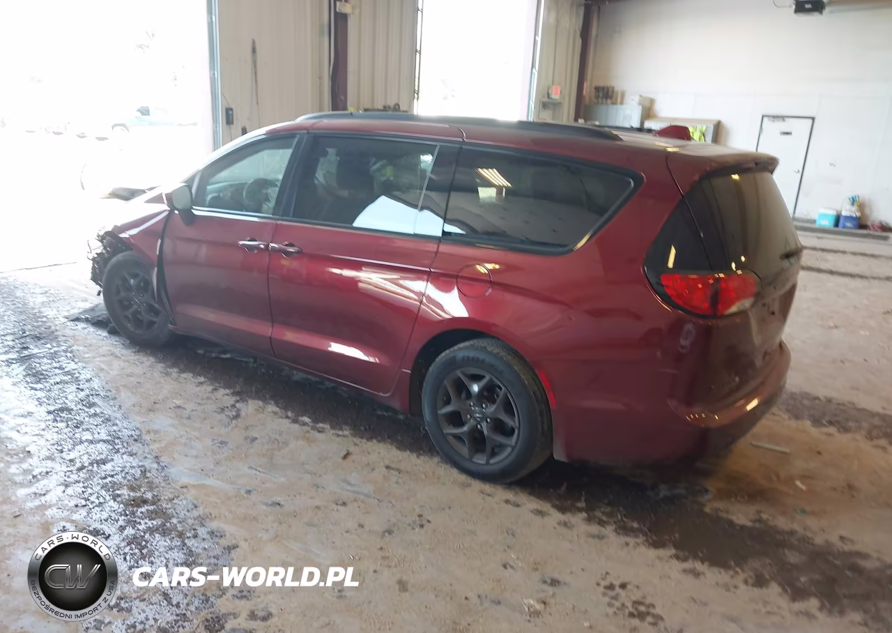 2018 Chrysler Pacifica Touring L VIN:2C4RC1BG2JR194598 - 3