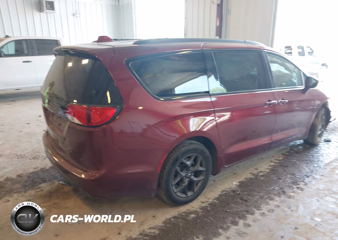 2018 Chrysler Pacifica Touring L VIN:2C4RC1BG2JR194598 - 4