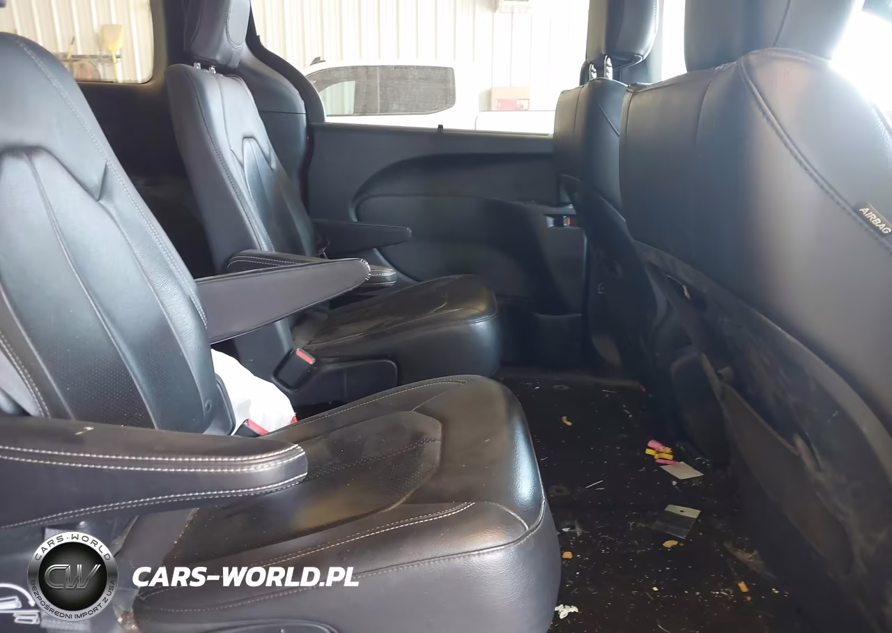 2018 Chrysler Pacifica Touring L VIN:2C4RC1BG2JR194598 - 8
