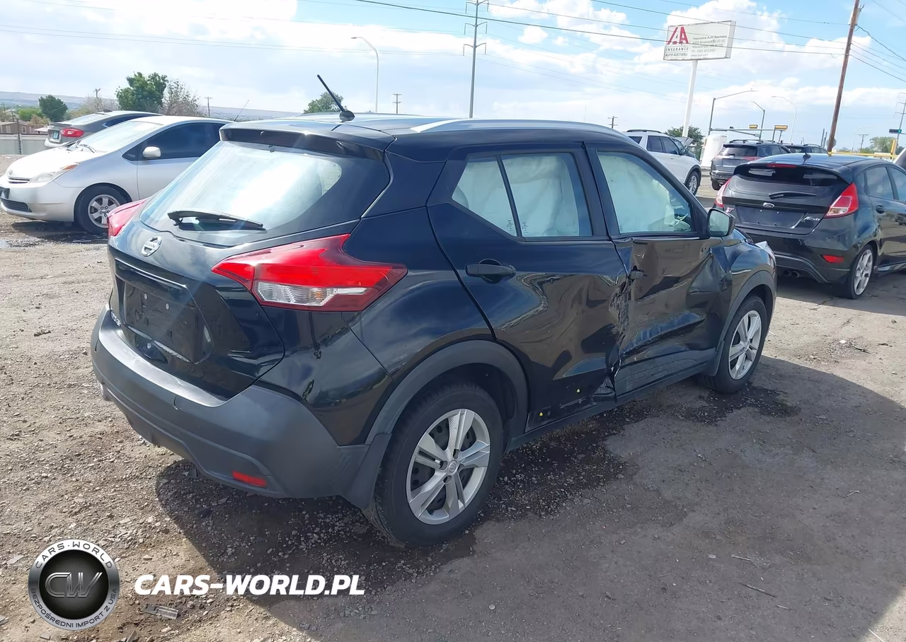 2019 Nissan Kicks S VIN:3N1CP5CU8KL544954 - 4