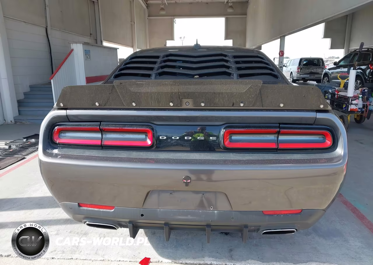 2018 Dodge Challenger Sxt Plus VIN:2C3CDZAG3JH279527 - 17