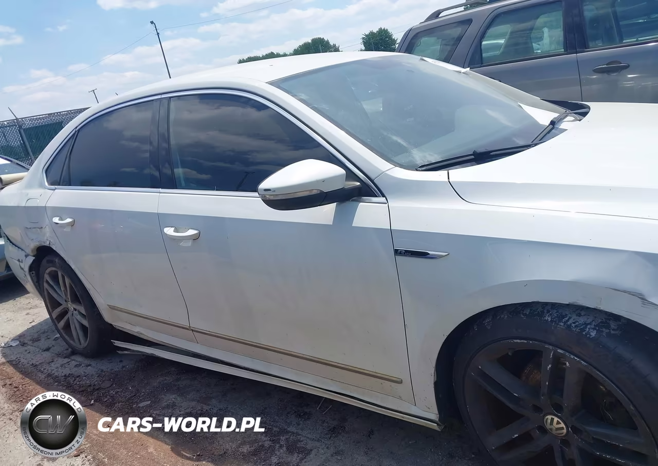 2017 Volkswagen Passat 1.8T R-Line VIN:1VWDT7A37HC009523 - 13