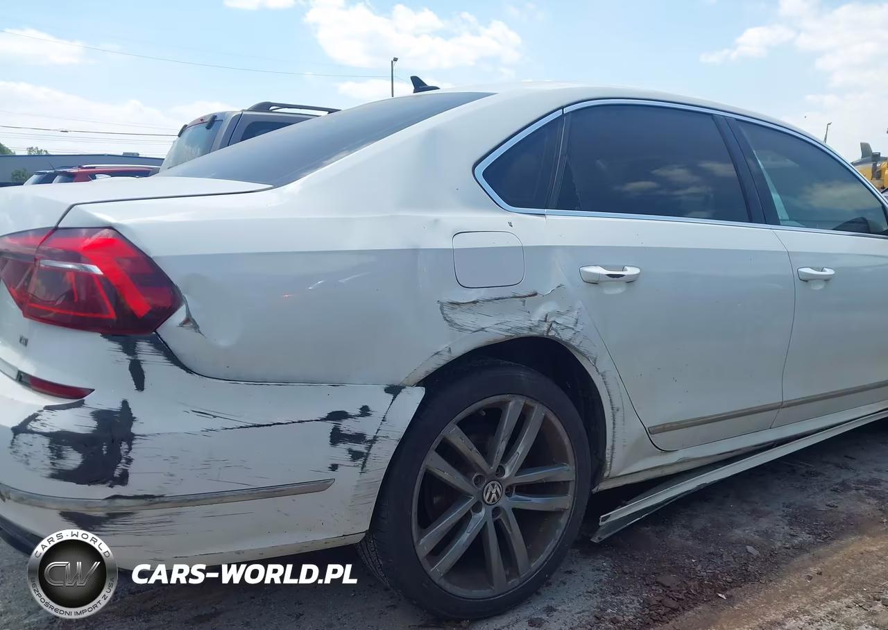 2017 Volkswagen Passat 1.8T R-Line VIN:1VWDT7A37HC009523 - 17
