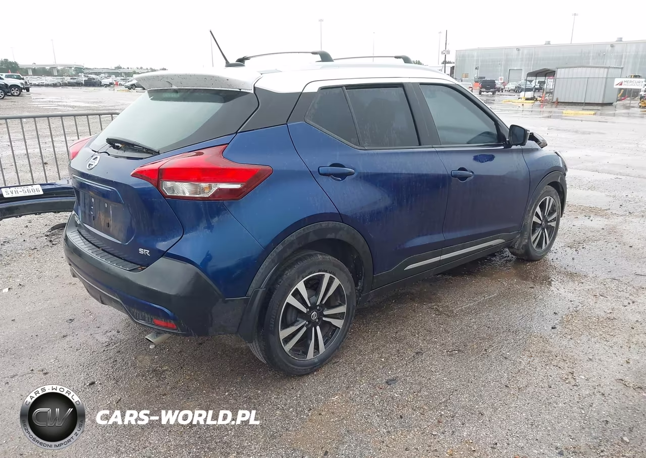 2018 Nissan Kicks Sr VIN:3N1CP5CU9JL533993 - 4