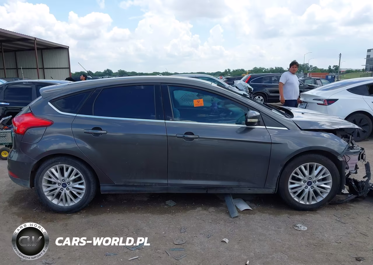2015 Ford Focus Titanium VIN:1FADP3N28FL361384 - 13