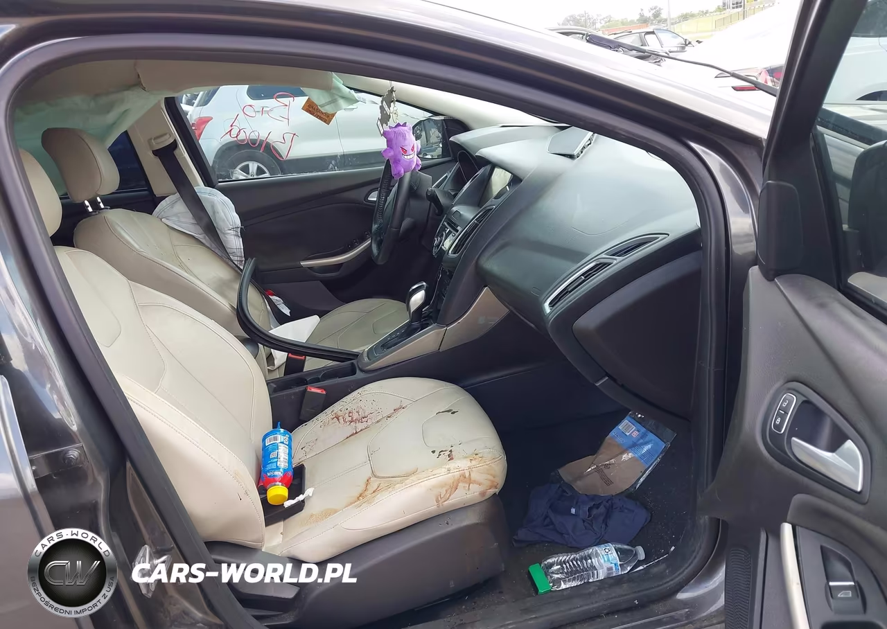 2015 Ford Focus Titanium VIN:1FADP3N28FL361384 - 5