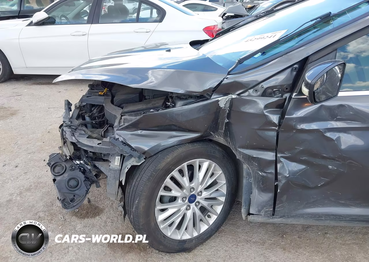 2015 Ford Focus Titanium VIN:1FADP3N28FL361384 - 6