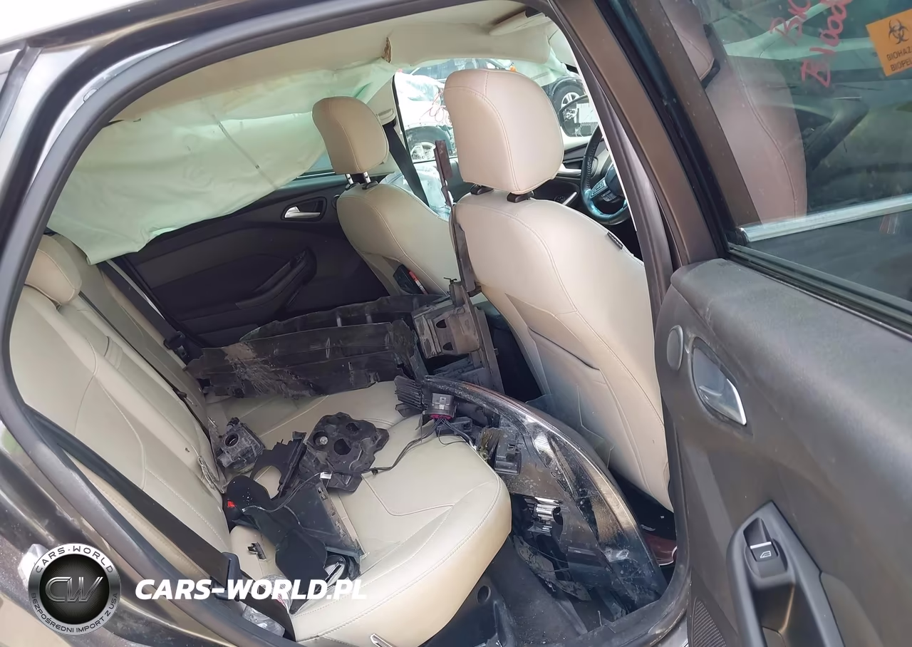 2015 Ford Focus Titanium VIN:1FADP3N28FL361384 - 8