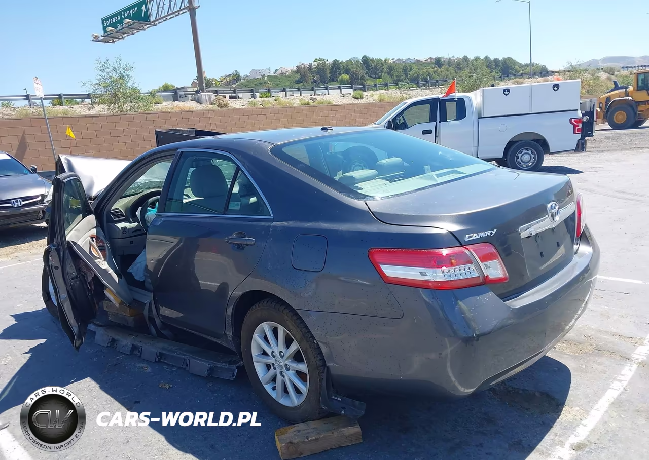 2010 Toyota Camry Xle VIN:4T4BF3EKXAR072029 - 3