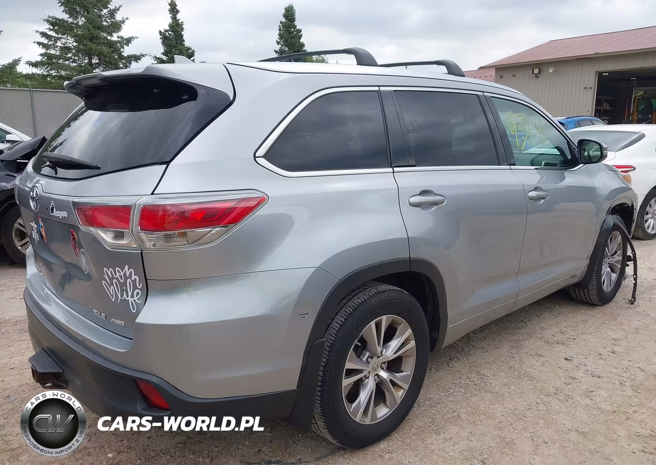 2015 Toyota Highlander Xle V6 VIN:5TDJKRFH9FS182559 - 4