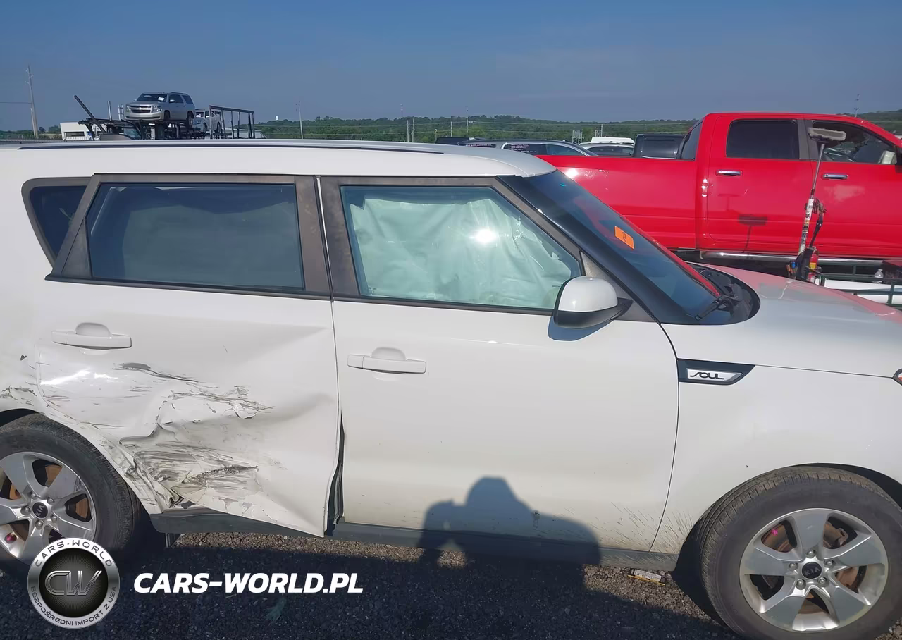 2018 Kia Soul VIN:KNDJN2A22J7586016 - 13
