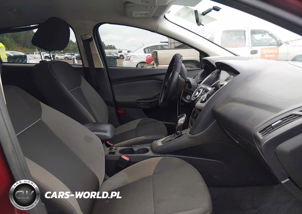 2014 Ford Focus Se VIN:1FADP3K23EL318414 - 5