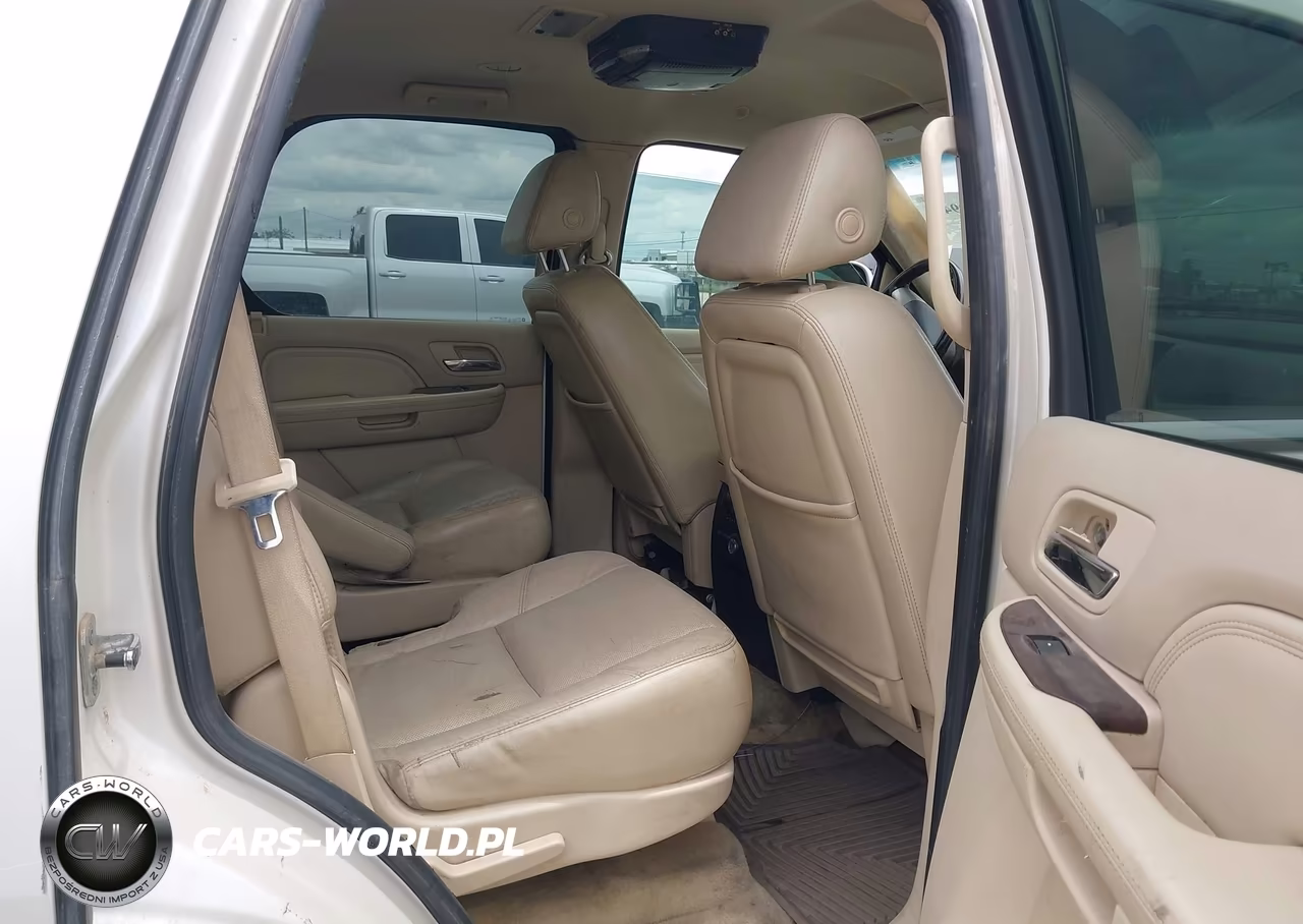 2007 Cadillac Escalade Standard VIN:1GYEC63827R290050 - 8