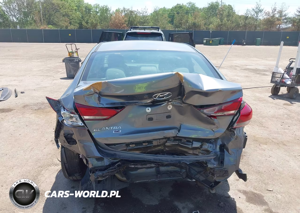 2018 Hyundai Elantra Se VIN:5NPD74LFXJH320743 - 17