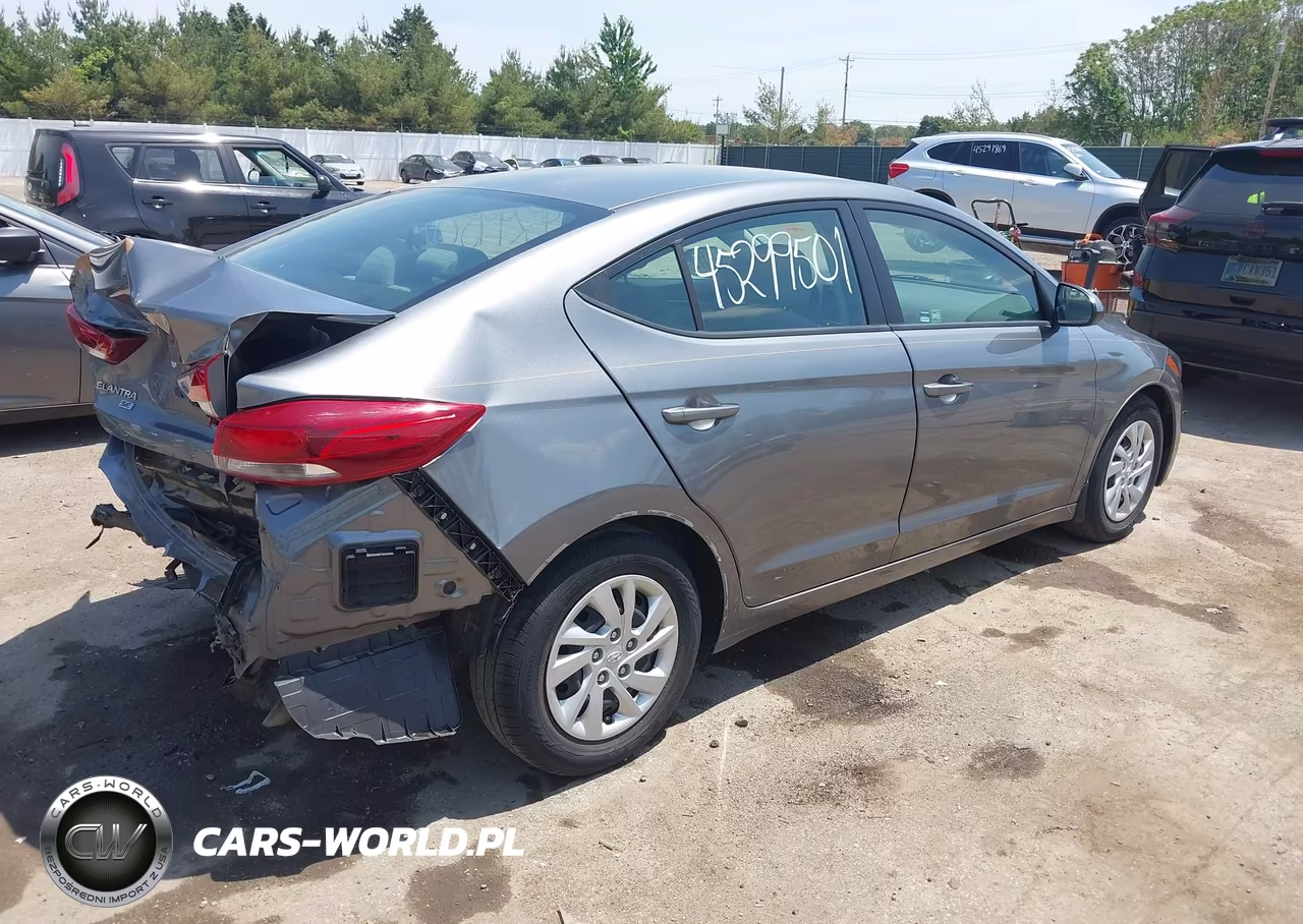 2018 Hyundai Elantra Se VIN:5NPD74LFXJH320743 - 4