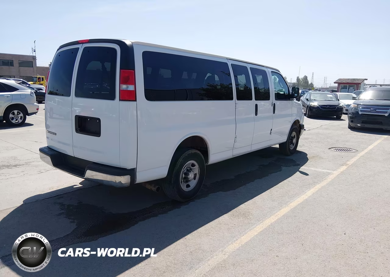 2018 Chevrolet Express 3500 Lt VIN:1GAZGPFG4J1337629 - 4