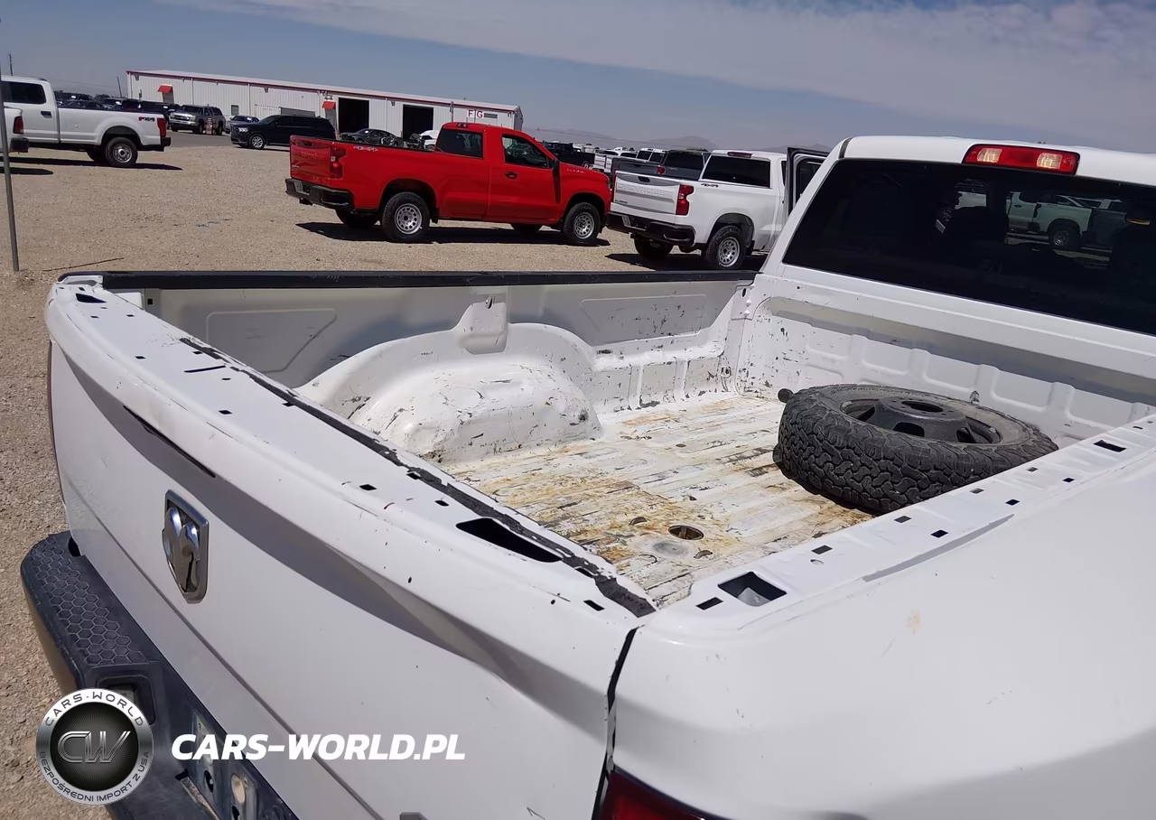 2018 Ram 3500 Tradesman 4X4 8' Box VIN:3C63RRGJ3JG412584 - 6