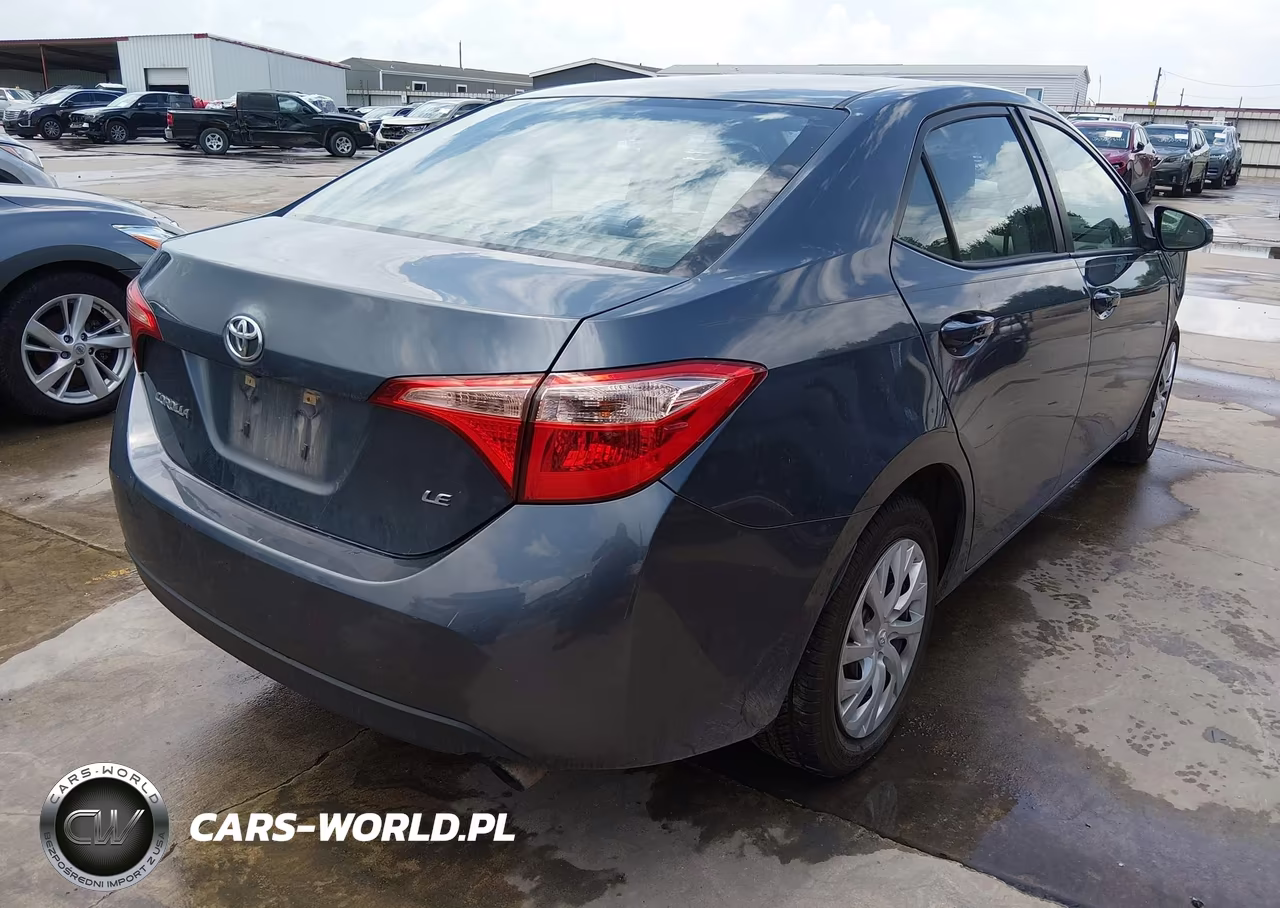 2017 Toyota Corolla Le VIN:5YFBURHE2HP636213 - 4