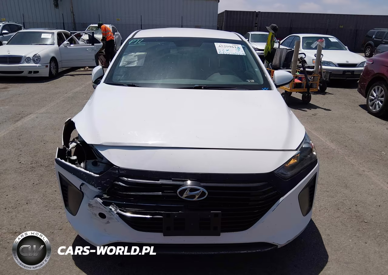 2018 Hyundai Ioniq Hybrid Blue VIN:KMHC65LC6JU102228 - 13